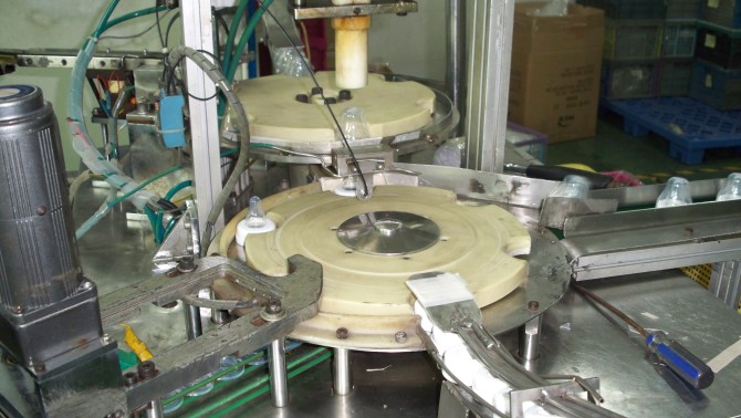 奶瓶盖自动装配机